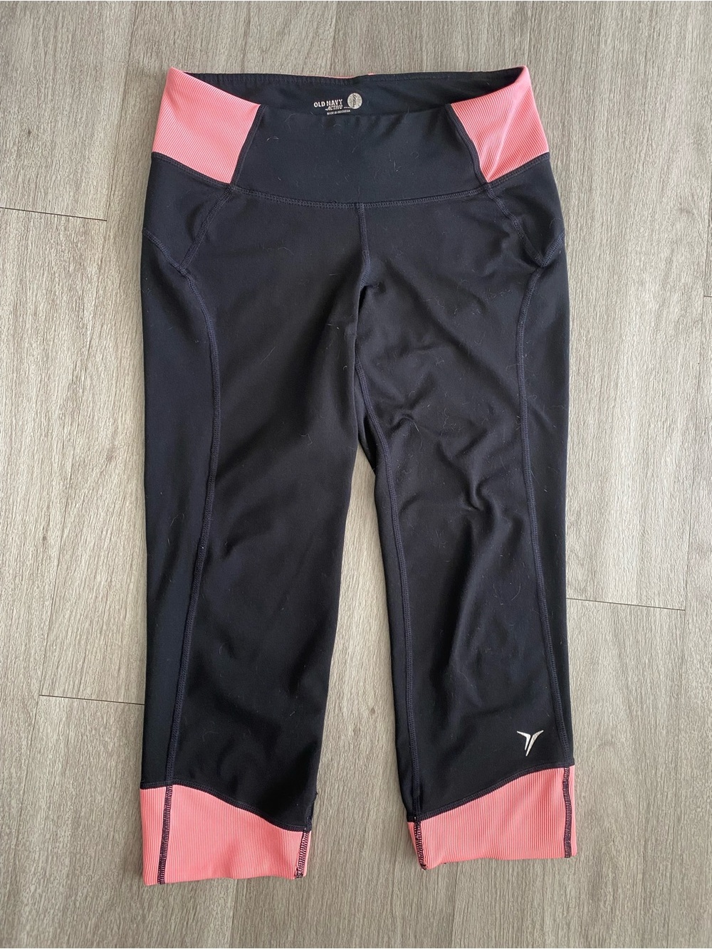 Old Navy Active Black Capri Leggings with Pink Trim Women's Small